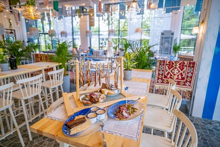 В МФК «Солнце Москвы» открылся ресторан средиземноморской кухни «Селедочная»