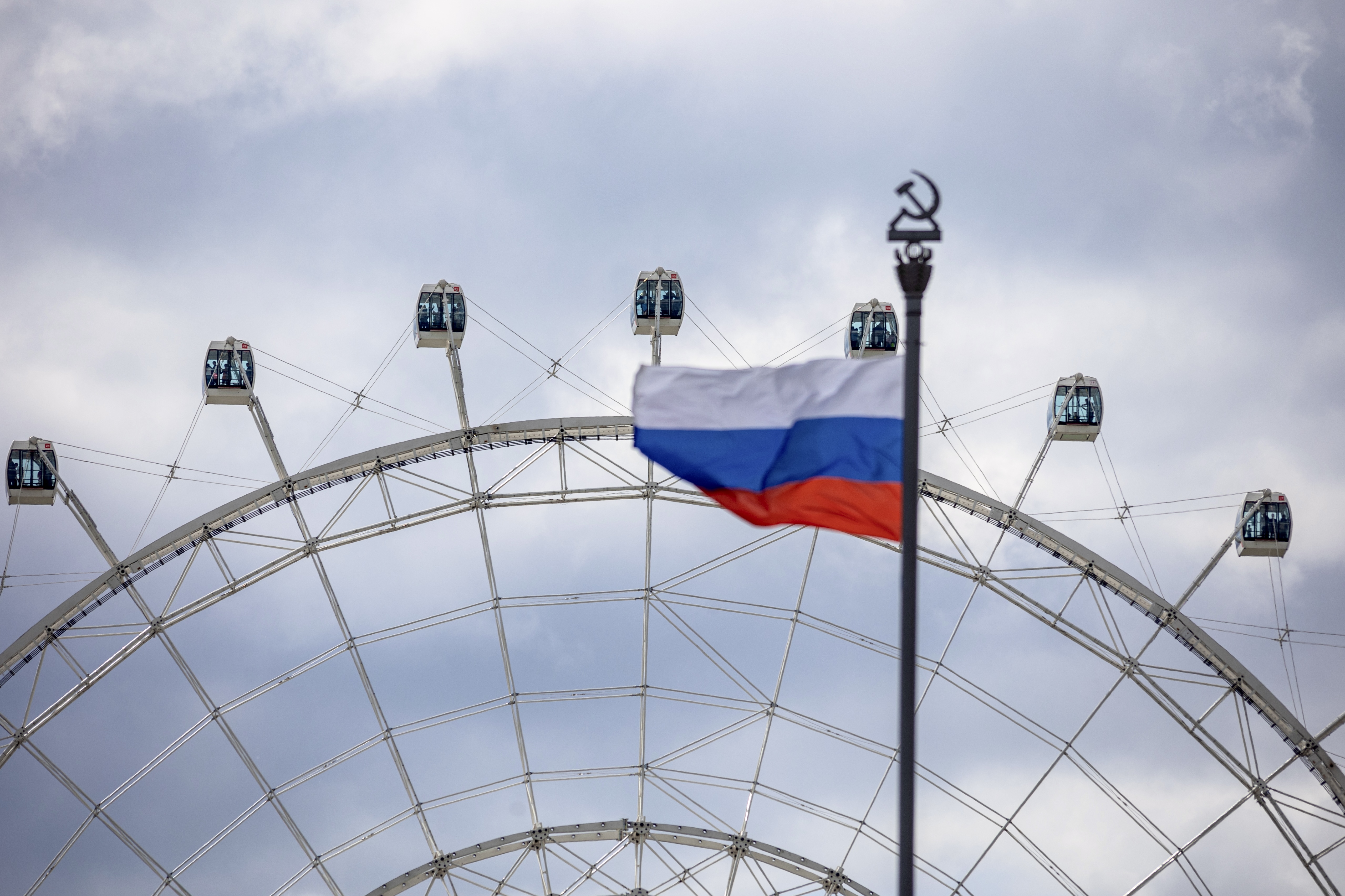 День народного единства на «Солнце Москвы»:  бои на мечах и подсветка колеса обозрения в цветах триколора 