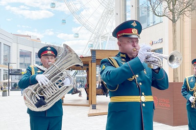 День Победы на «Солнце Москвы»: световое шоу на колесе обозрения и музыка военных лет